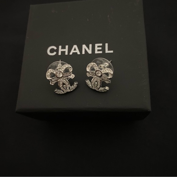 💝💝Women's Chanel earrings.    ❤️‍🔥💜 - Picture 1 of 6